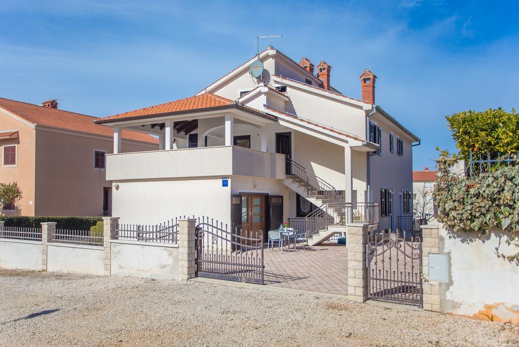 Hotel Punta B Porec Esterno foto
