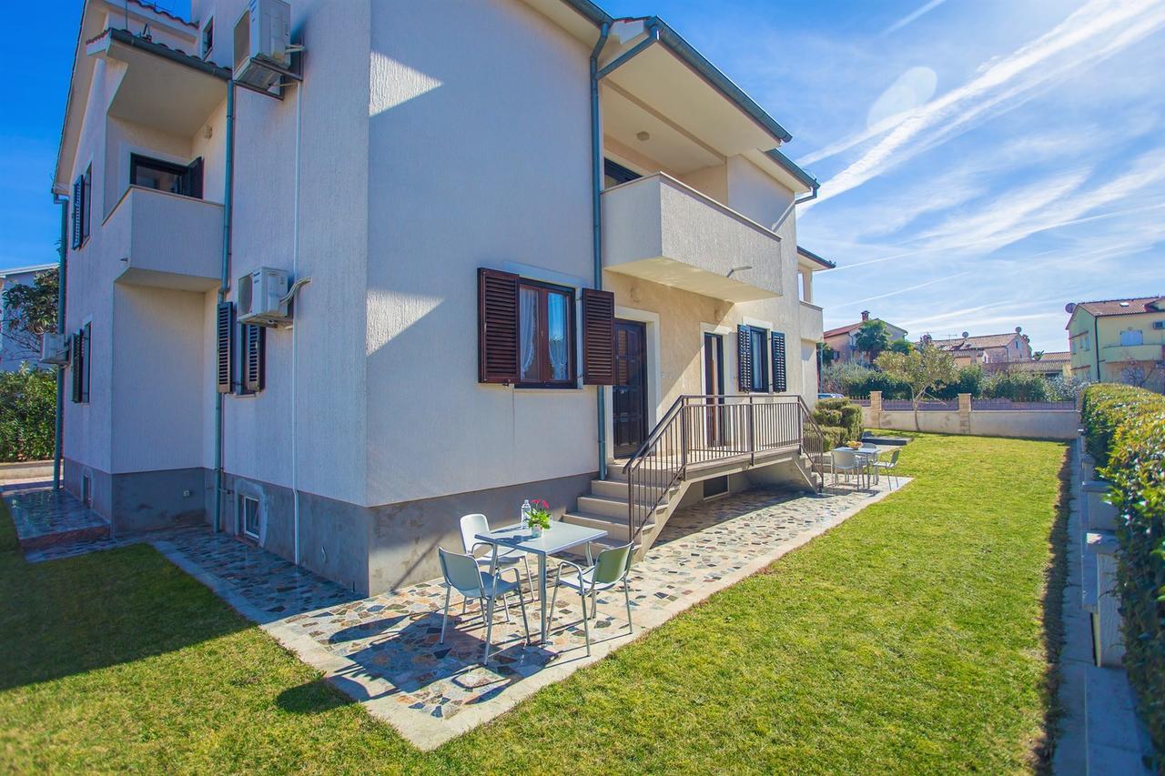 Hotel Punta B Porec Esterno foto